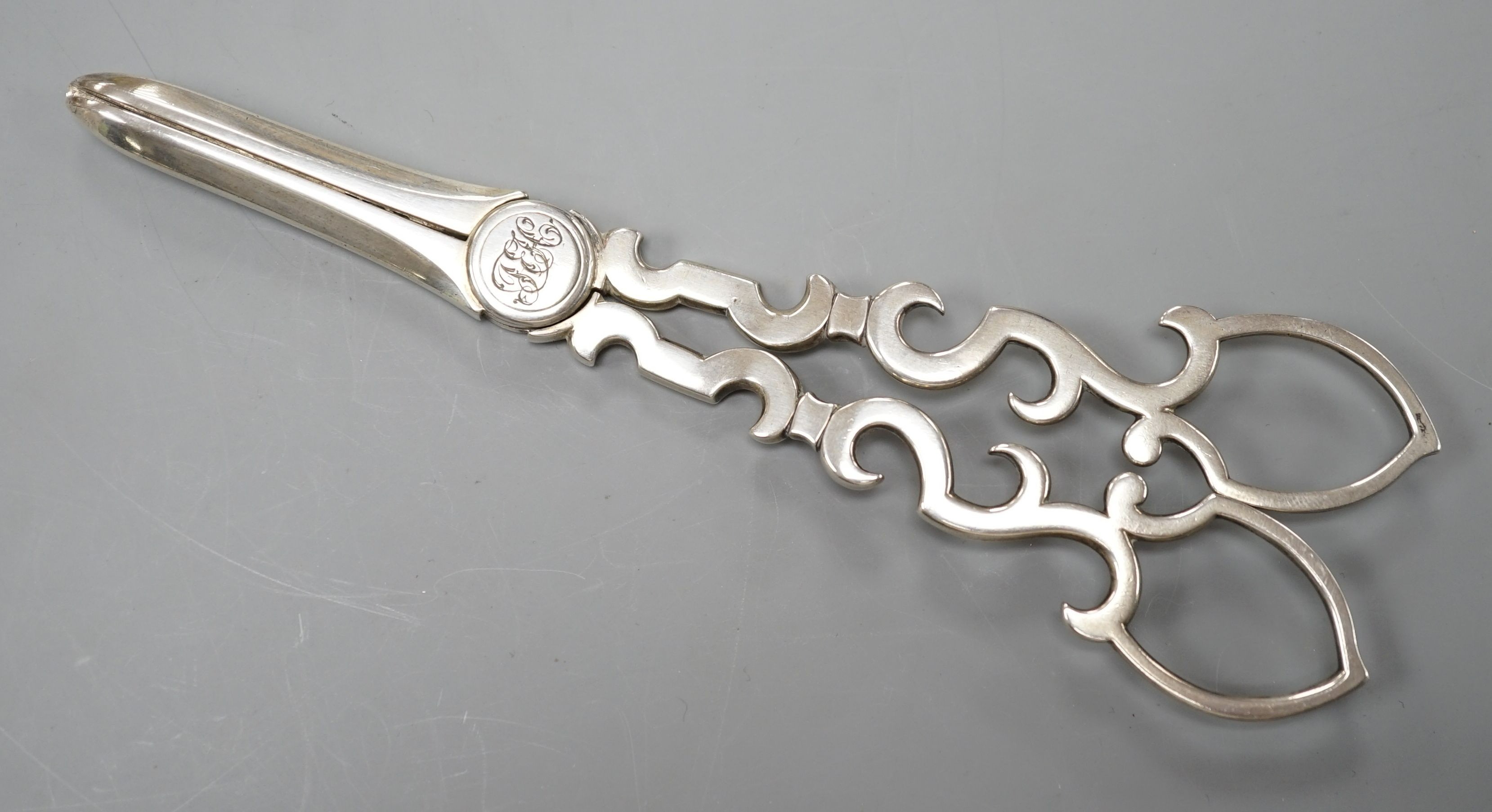 A pair of Victorian silver grape shears, 100 grams
